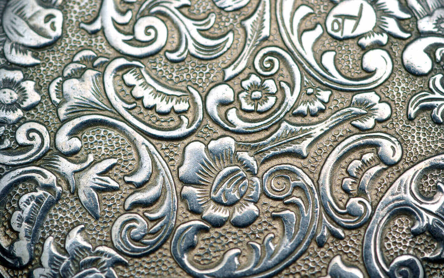 04-silver-engraving-jewellery-1440×900 04-silver-engraving-