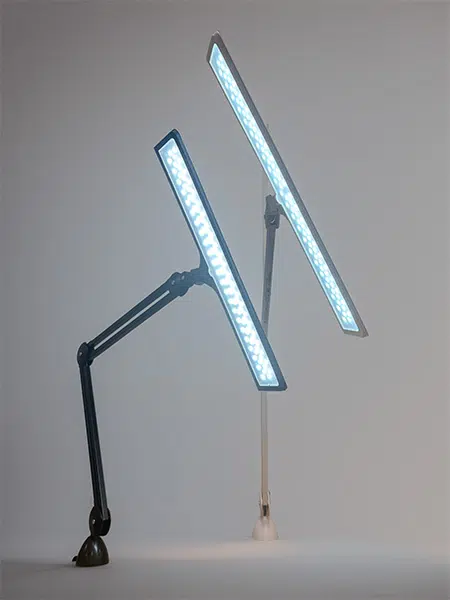 Clearview OPTILITE-450×600 ベンチ上の ClearView OPTALITE 照明装置